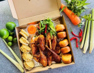 Gà Quay Ngon Hóc Môn – Trải Nghiệm Hương Vị Gà Quay Tây Nguyên Chính Gốc
